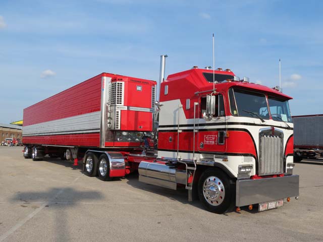 Kenworth K100 Aerodyne de la serie Billy Joe.